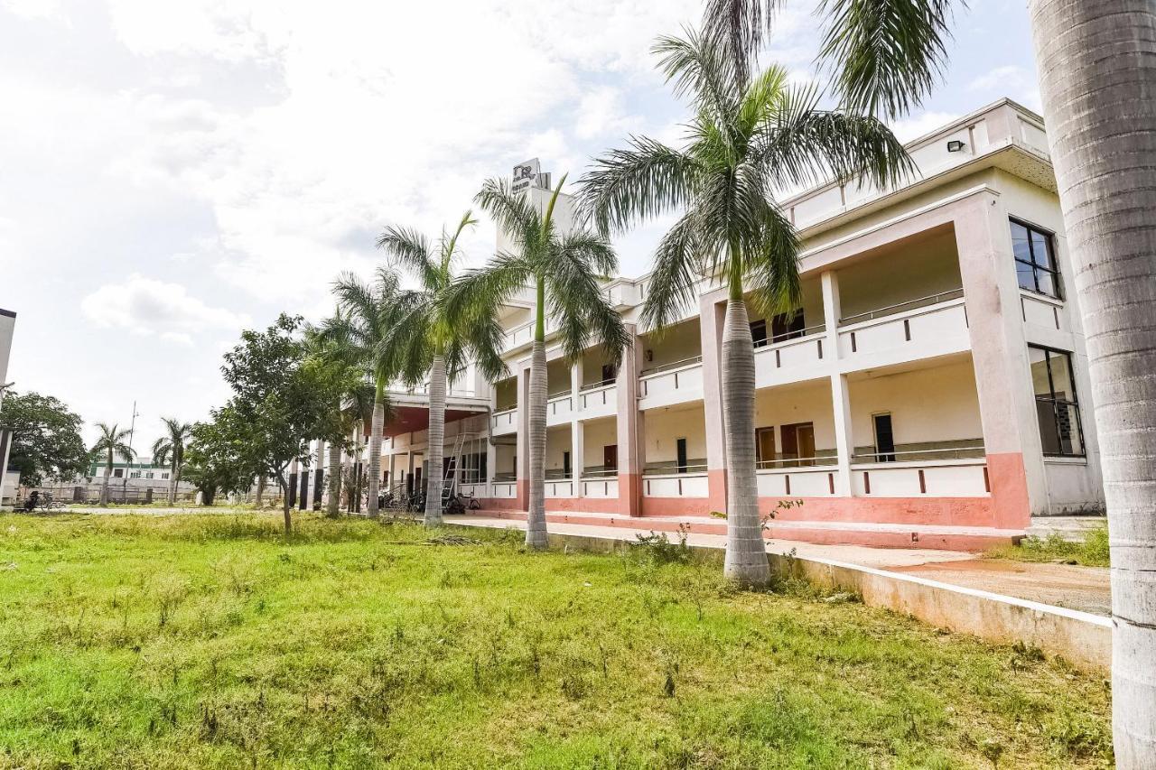Oyo 48251 Dsr Grand Hotel Krishnagiri Exterior foto